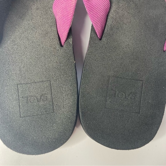 Teva flip flops size 7 - Picture 5 of 8